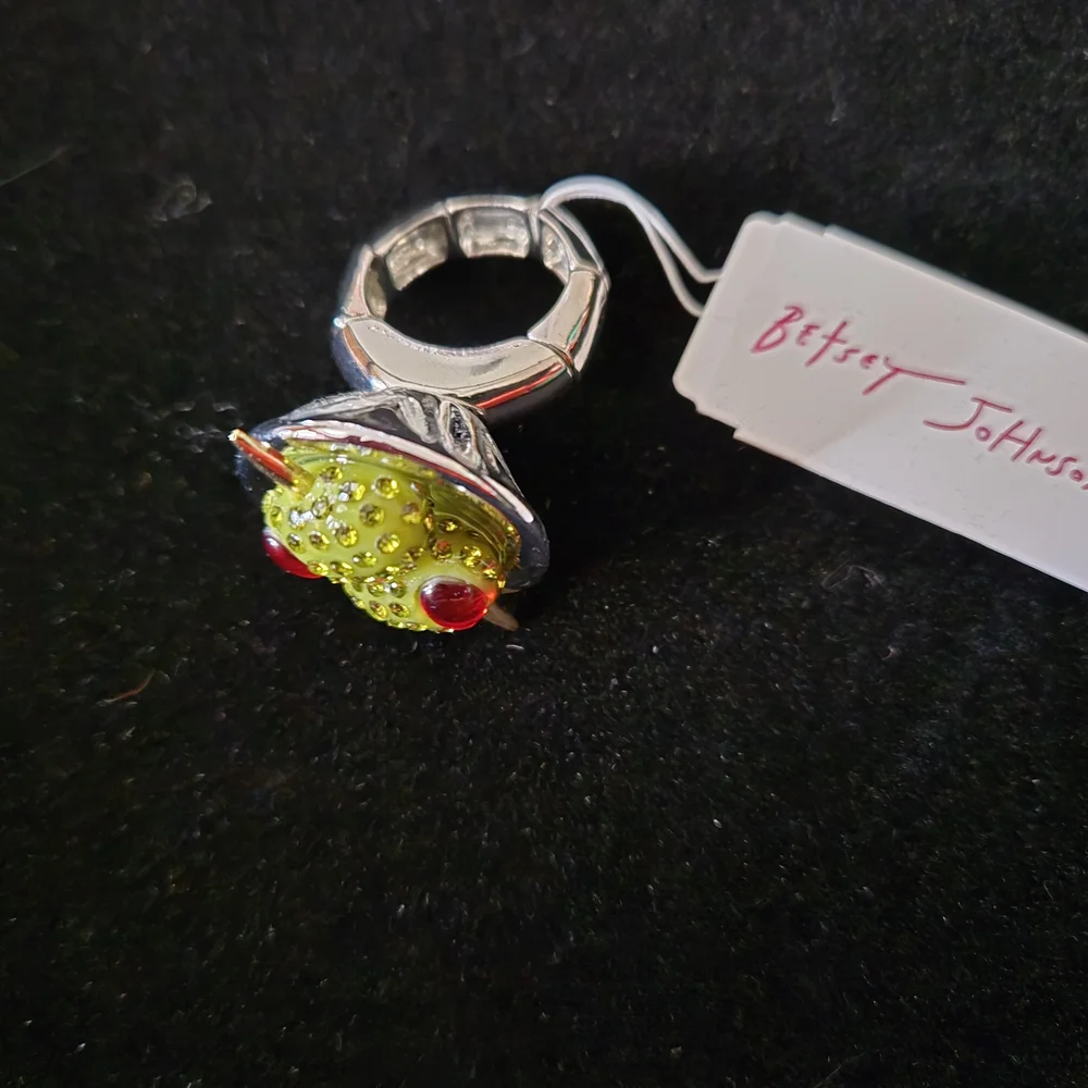 Betsey Johnson Red and Green Ring - Picture 3 of 3
